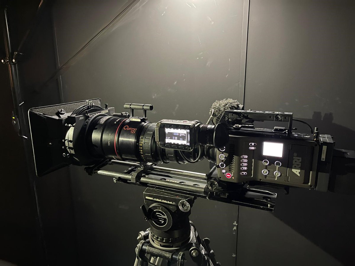 ProcamTake2's tweet photo. An @ARRIChannel Amira with @AngenieuxLenses 24 - 290mm T2.8 Optimo Zoom Lens in London prep room last week!
πΈ Joel Smither
#pt2 #procamtake2 #arri #angenieux #camerarental #cameraprep https://t.co/8ZXxvh1RkF