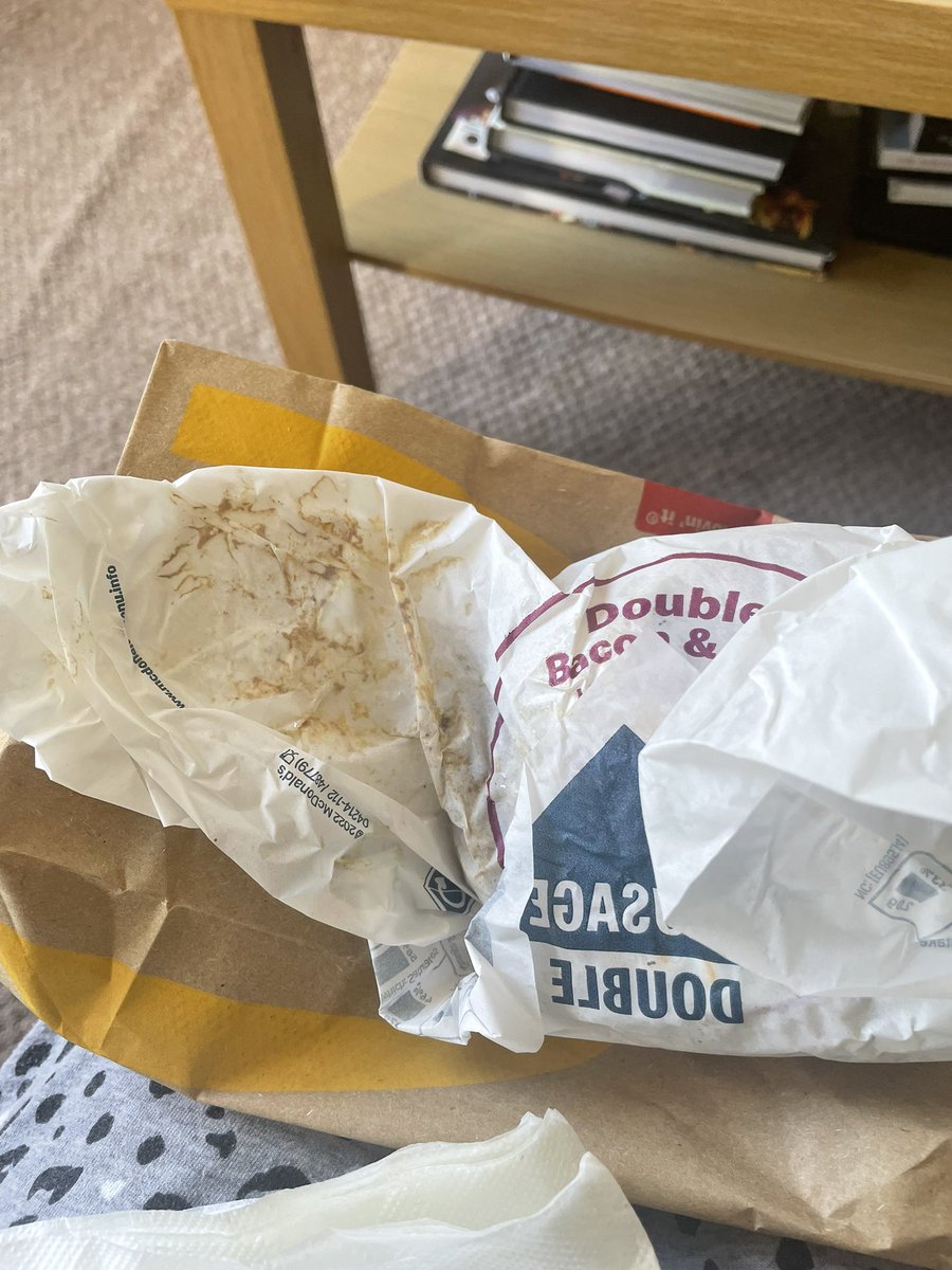 mojosingy's tweet photo. @McDonaldsUK think your grills need cleaning at your brighouse branch 🤢 food straight in the bin #whatawaste https://t.co/4bTUaG6c2N