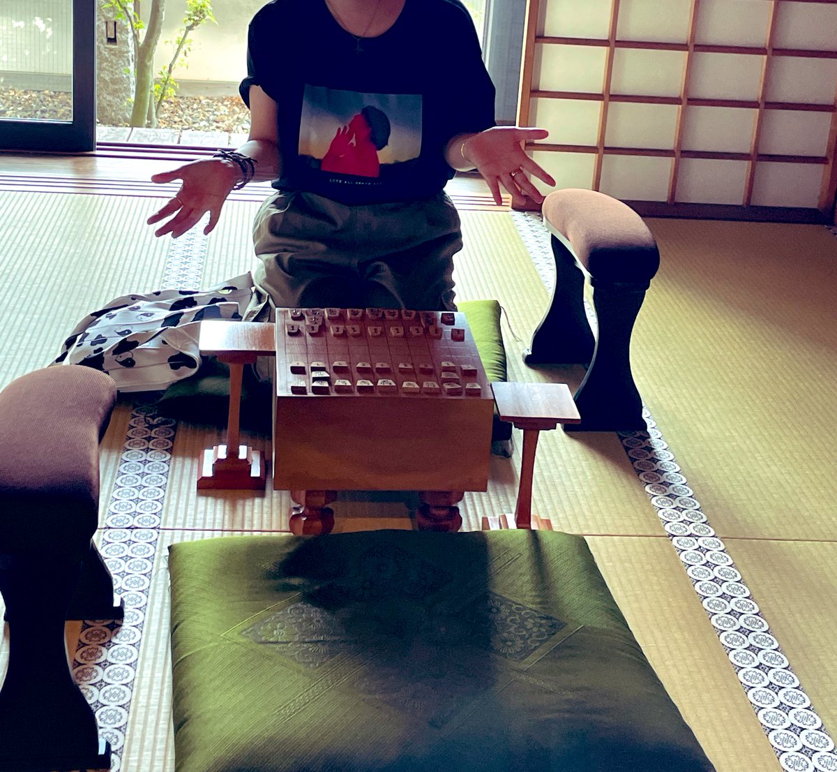 24chi's tweet photo. 福知山城登ったら藤井聡太竜王の次回竜王戦の対局場があり父とブチ上がった場所写真めちゃくちゃ撮った。そしてまさかの藤井聡太と藤井風の「藤井」繋がりでそれもまたブチ上がり
今日は風くんツアーファイナルのためLASA Tで気持ちを会場に飛ばして観光しましたよええ😙
#藤井風
#藤井聡太
#LASAT https://t.co/2AteLGnooj