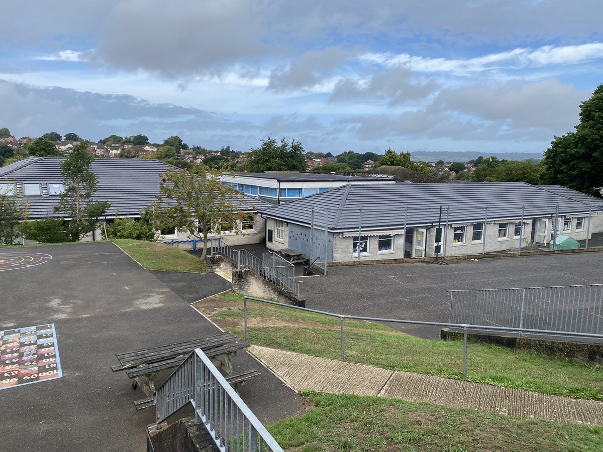 LittletownAcad's tweet photo. It’s a new day, it’s a new year, it’s a new roof(!) for us… and we’re feeling good.. https://t.co/N67AN2AzjW