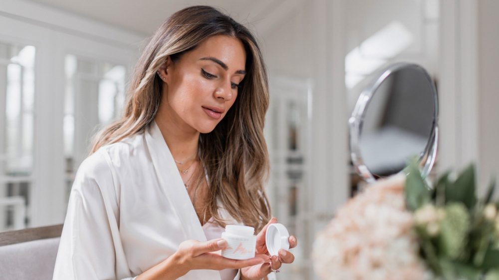 AmazonShopUS1's tweet photo. Give a Healthy Glow to Youth
&amp;nbsp;
Losing confidence with your wrinkles, stretch marks, and fine lines?
Mi-Young is the answer to your problems. Specially formulated with the world's most potent plant actives and enzymes, Mi-Young ...
https://t.co/qnSHZ9AdCT https://t.co/ErBZvNhJOY