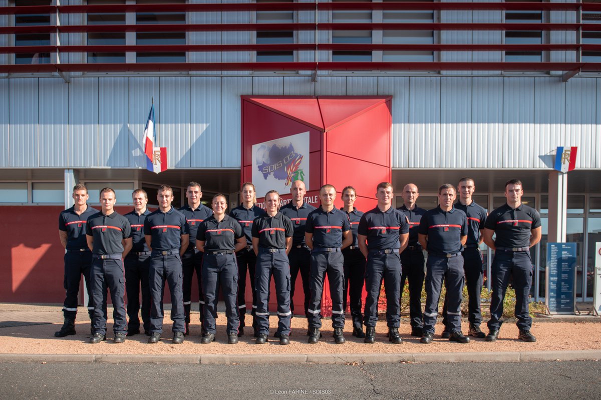 Pompiers03's tweet photo. [ #NOUVELLESRECRUES ]

Ce matin le Colonel hors classe Philippe SANSA, Directeur du SDIS de l'Allier, et l'ensemble du comité de direction ont accueilli les nouveaux caporaux de sapeurs-pompiers professionnels recrutés ces derniers mois. https://t.co/uv7tUTw1WF
