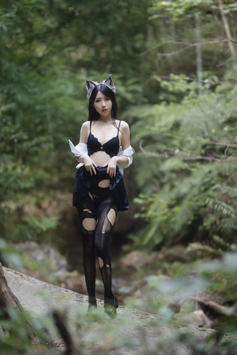 出新图啦，（野外露出jk狐狸少女，54张加相机拍的高清精选视频（五分钟    （用相机拍的视频真的高清）https://t.co/TqXgwEcPxm https://t.co/DsRb4OLAAH