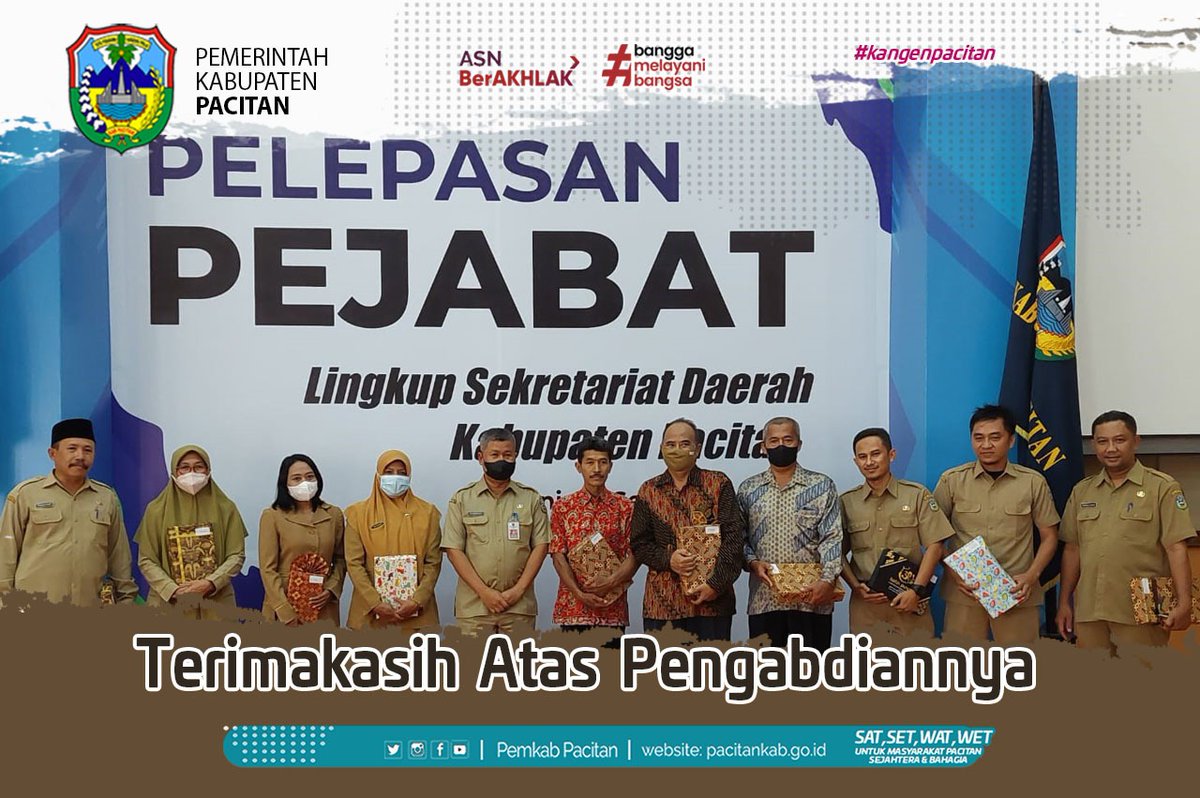 PemkabPacitan's tweet photo. Terimakasih Atas Pengabdiannya 

Heru juga mengatakan bahwa pengabdian kepada masyarakat sebagai ASN tidak hanya di lingkup  Setda saja. Tetapi juga di beberapa Perangkat Daerah (PD) maupun di wilayah. "Dimana saja sebagai PNS harus siap," tegas dia.

https://t.co/7GORrRMDWR https://t.co/tSa28XoGLQ