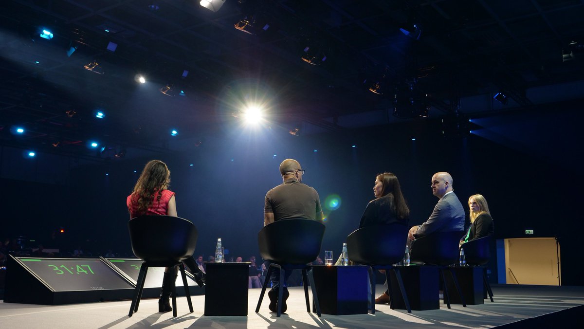 IFA_Berlin's tweet photo. De/Globalization – is there a Right or Wrong?

@MoritzVargas (@greenpeace_de), Kristina Bonitz (diffferent, Strategy Consulting), Melanie Vogelbach
(@DIHK_News) and @MFratzscher (@DIW_Berlin) were discussing this question at #IFASummit. #IFA2022 https://t.co/IhghxQwwZ5