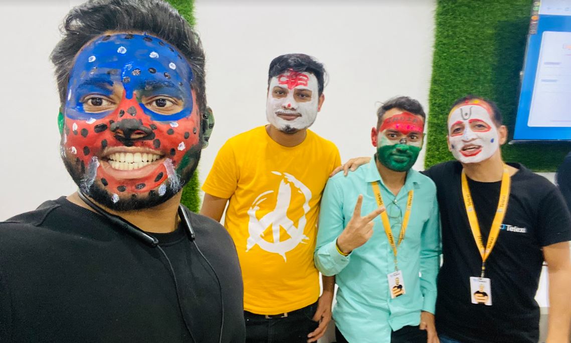 TelexiIndia's tweet photo. When it was NOT #PaintYourBoss but #Paint_Your_Colleagues.

The team had great fun last week at our #funatwork

Here are a few of the happy moments Telexi while we are #Transforming_the_work_culture

#Telexi
#Transforming_customer_services https://t.co/nuESMwT4Oj