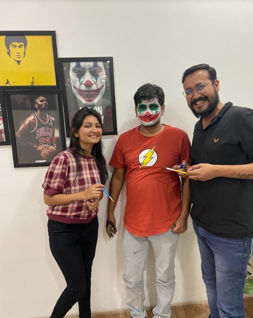TelexiIndia's tweet photo. When it was NOT #PaintYourBoss but #Paint_Your_Colleagues.

The team had great fun last week at our #funatwork

Here are a few of the happy moments Telexi while we are #Transforming_the_work_culture

#Telexi
#Transforming_customer_services https://t.co/nuESMwT4Oj