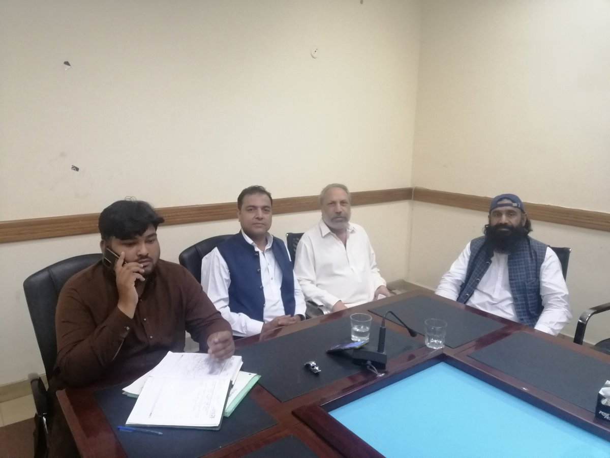 MapsPak's tweet photo. پاکستان مسلم لیگ ہاؤس لاہور میں ڈاکٹر فرخ چیمہ نائب صدر مسلم لیگ ق پنجاب کے ہمراہ شیخ محمد عمر مشیر وزیر اعلی پنجاب سے ملاقات کی انہیں پیف پارٹنرز کے مسائل خصوصاً فیسوں میں اضافہ کے حوالے سے تفصیلی بریفنگ دی اور اپنا کردار ادا کرنے کی درخواست کی
#MAPSPak
@PEFPUNJAB https://t.co/sYsvR0rknS