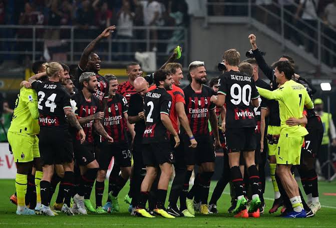 Agradut3's tweet photo. @ChampionsLeague #Forzamilan #Rossoneri come on Milan 🙌🏼😇⚫️🔴🖤❤️ https://t.co/YobDALsu3l