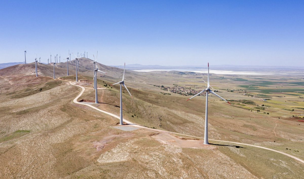 EBRD's tweet photo. We are proud to be leading Turkey’s green agenda!

Our US$ 100 million will support renewables boost in the country. Our loan to Adnan Polat Enerji Yatirimi A.S. will help to prevent 154,000 tonnes of CO2 in emissions annually.  

https://t.co/kMAQiZ6HcC

W/ @TSKB_Turkiye https://t.co/YlZfR4sl4N