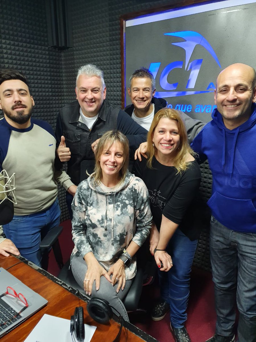 Juan Carlos Artelino (@jcartelino) on Twitter photo Arranca o no arranca? Arranca👈
De 7 a 10hs @lc1am540 Am540.com.ar
APP AM540
☎️11 3940-0-540
<a href="/milcastellini/">Milva Castellini</a> <a href="/fitosbrissa/">rodolfo sbrissa</a> <a href="/fernandoeiriz/">Chiche Eiriz Fernando</a> <a href="/marinamalpeli/">Marina Malpeli</a> <a href="/alefuntowicz/">Alejandro Funtowicz</a> <a href="/sonidolasserre/">Cristian Lasserre</a>.
#BuenLunes
<a href="/basalosebas/">Sebastián Basalo</a>
<a href="/julianrleon/">Julián R. León</a>
<a href="/aldofunes/">Funes Producciones</a>
Subí el volumen de la 📻 👈 Arranca o no arranca? Arranca👈
De 7 a 10hs @lc1am540 Am540.com.ar
APP AM540
☎️11 3940-0-540
<a href="/milcastellini/">Milva Castellini</a> <a href="/fitosbrissa/">rodolfo sbrissa</a> <a href="/fernandoeiriz/">Chiche Eiriz Fernando</a> <a href="/marinamalpeli/">Marina Malpeli</a> <a href="/alefuntowicz/">Alejandro Funtowicz</a> <a href="/sonidolasserre/">Cristian Lasserre</a>.
#BuenLunes
<a href="/basalosebas/">Sebastián Basalo</a>
<a href="/julianrleon/">Julián R. León</a>
<a href="/aldofunes/">Funes Producciones</a>
Subí el volumen de la 📻 👈