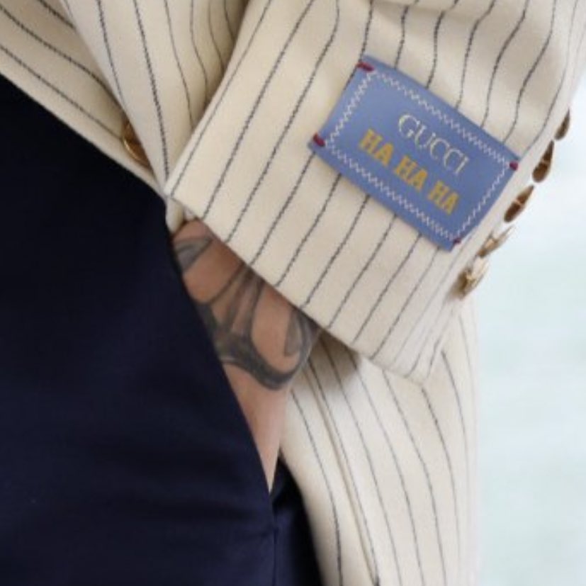 HSFEATURES's tweet photo. Harry Styles wearing the Gucci ‘HA HA HA’ collection. https://t.co/fJh3d7FGPG