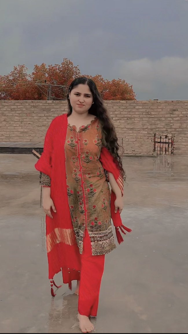 اسان کي او سهڻا وساري نہ ڇڏجو 
ڏئي پيار دل مان پوء ڌڪاري نہ ڇڏجو 🌸❤️