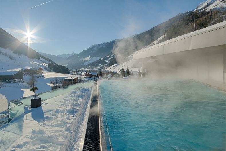 Reisprofs's tweet photo. Ken jij het #Ahrntal in @zuidtirolnl? Je vindt hier prachtige skipistes, een mooi winterlandschap met 80 'drieduizenders' en een ski-in-ski-out 5* wellnessresort aan de piste @A_L_resort https://t.co/g1NTZf3ODq https://t.co/wLJ4QDan7e