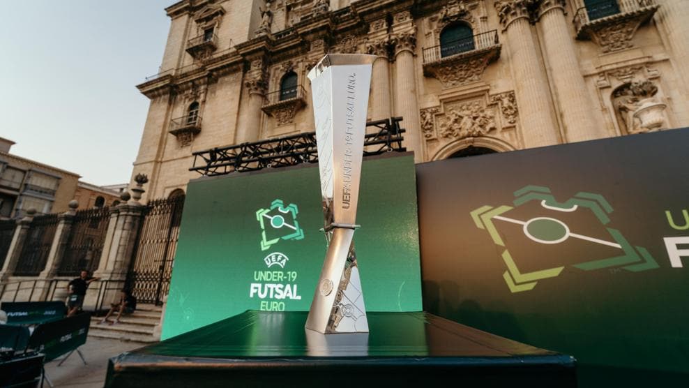 Sorteamos 6 entradas individuales (una por persona) para la fase de grupos de este miércoles 7 de septiembre del europeo #under19 que se disputa en el #OlivoArena de #Jaén
Síguenos y retuitea con el hastag #sorteoCOPEJaén y...¡SUERTE!