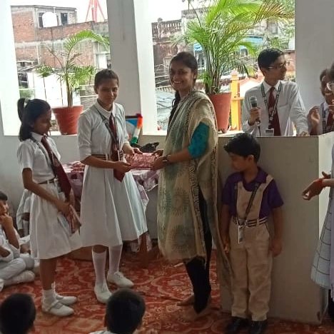 FARamnagar's tweet photo. On the occasion of Teacher's Day, respected Branch Manager of SBI, Bhawal Branch felicitated our Vice-Principal sir. A wonderful programme organised by our loving students impressed all teachers...
Happy Teacher's Day... https://t.co/dAOov3PKzu