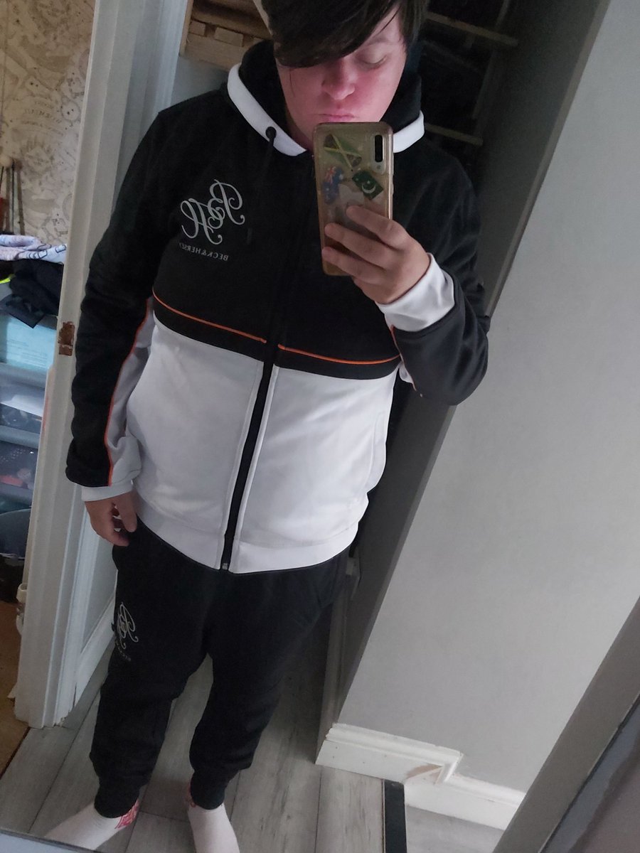amyplayer88's tweet photo. New tracksuit https://t.co/wSfiGQwoqI