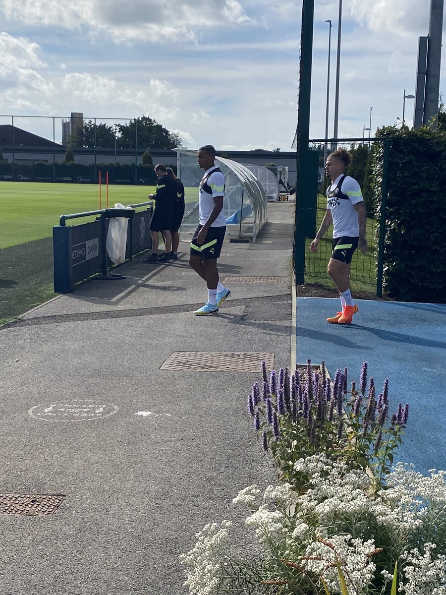 Ada 2 wajah baru di sesi training nih 👀

Yang satu baru dateng dan yang satu baru sembuh 😂