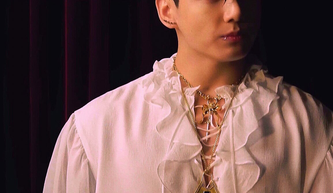 doyoung_xly's tweet photo. vampire jungkook🔮💜
#jungkook
#vampirejk https://t.co/mYST1JmZaZ