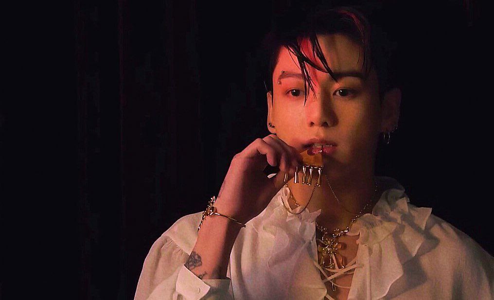 doyoung_xly's tweet photo. vampire jungkook🔮💜
#jungkook
#vampirejk https://t.co/mYST1JmZaZ