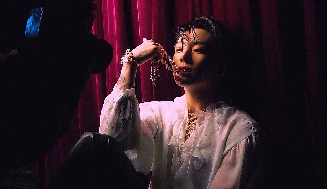 doyoung_xly's tweet photo. vampire jungkook🔮💜
#jungkook
#vampirejk https://t.co/mYST1JmZaZ