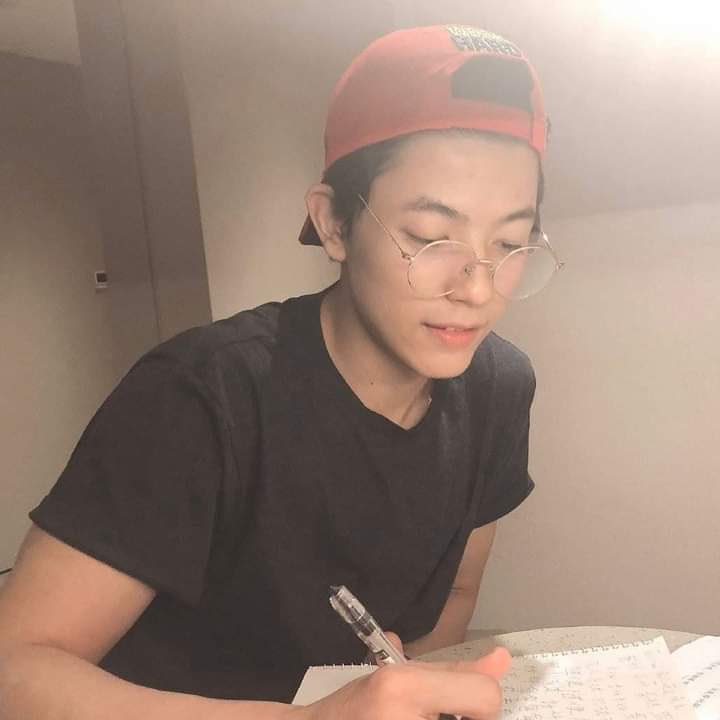 yisoft's tweet photo. #studytwt emz uhu i miss yiso 😩 https://t.co/SOqnkwAkVh