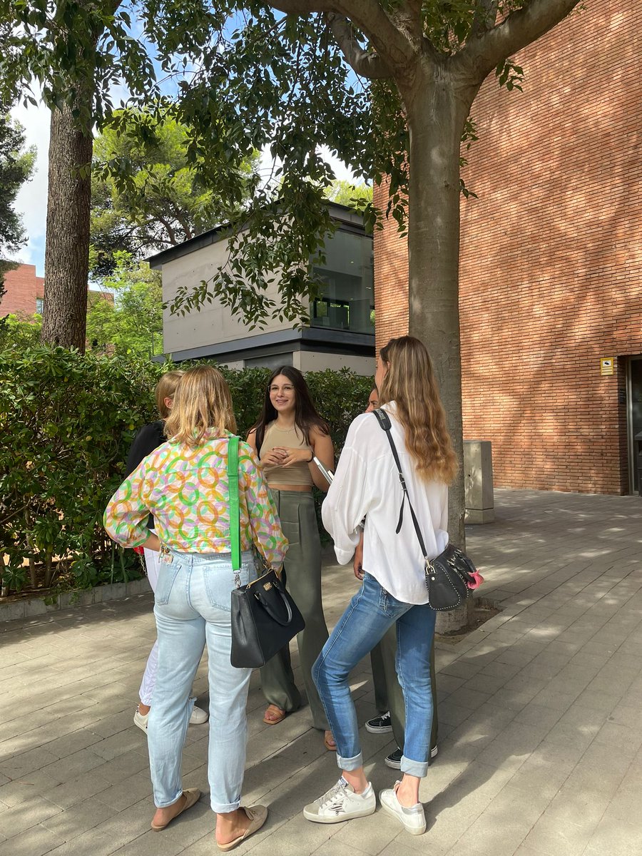 EsadeLawSchool's tweet photo. Durante esta mañana, también hemos dado por inaugurados los distintos programas del MUA de este septiembre. Un placer conocer a los nuevos profesionales que llenarán el campus y las aulas de vida🚀 #WelcometoEsade https://t.co/BcNctJTjRt