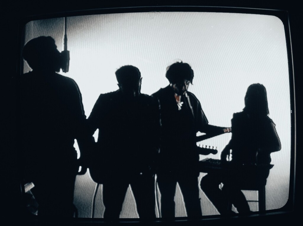futurealters's tweet photo. We've been real busy this summer working on new tunes and playing shows across the city including @growhackney, supporting the sonic wizard that is @grass_temple 
We've also got some exciting news to share later this week so stay tuned 📺✨ https://t.co/RRUZMiRRlG https://t.co/qLJuWoj47Q