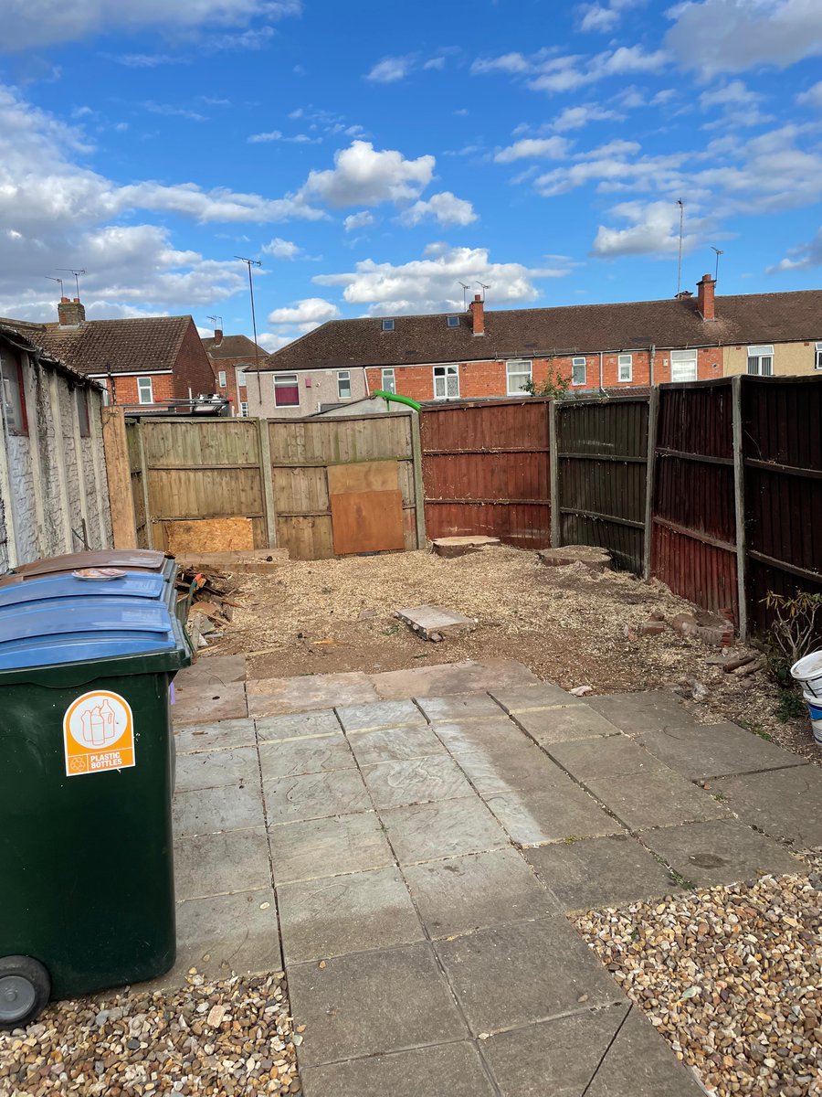 Big old Conifer we removed in Coundon last week.
2x trees 2x men 2x days
See more at arb-aid.co.uk
#treesurgeon #arborist #landscape #Coventry #Warwickshire #landrover #defender