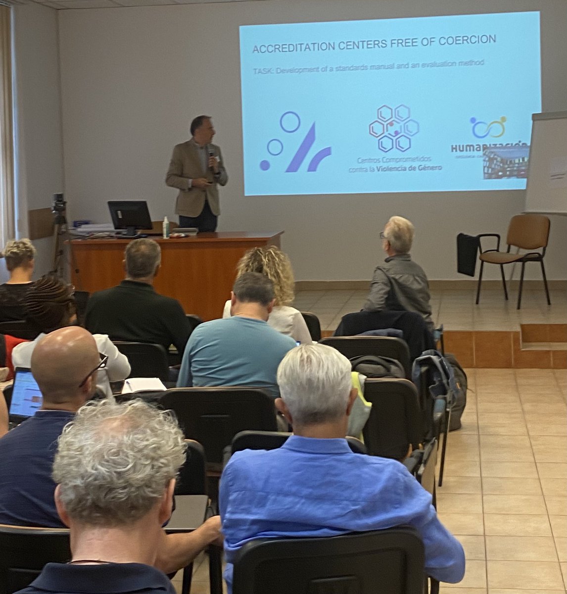 DaniMSanjuan's tweet photo. Reunidos a nivel europeo y encontrar la admiración que recibe la @calidadACSA por parte de nuestros colegas de Europa, y la posibilidad de crear una certificado de buenas prácticas en salud mental por @andres_fontalba en #FOSTREN https://t.co/c1OYcp58rb