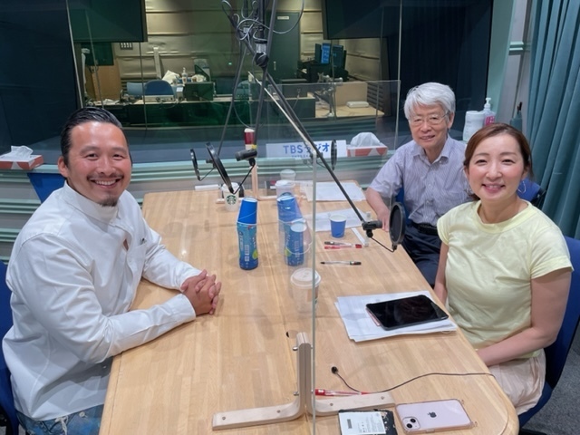 TBSR_PR's tweet photo. 9月4日(日)放送「#嶌信彦 #人生百景「志の人たち」」
アフリカの貧困問題に取り組む #NPO法人 #Doooooooo(ドゥー)代表で、アパレルブランド #CLOUDY 代表の #銅冶勇人 さんの人生百景第二夜
https://t.co/y2vGO40jAW
9月11日まで聞けます!
#西武グループ #ほほえみ #tbsradio #radiko https://t.co/h6JvdWZfwi