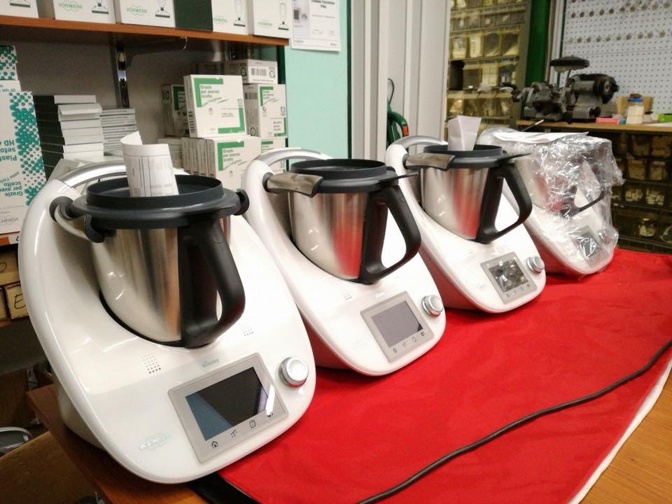 🍀 𝗚𝗥𝗔𝗡𝗗 𝗝𝗘𝗨 #𝗖𝗢𝗡𝗖𝗢𝗨𝗥𝗦 🍀 Vous rêvez d'avoir un #Thermomix ? Pour fêter l'ouverture de notre compte, nous en mettons 4 en jeu !

✔ 𝙇𝙄𝙆𝙀 &amp; 𝙏𝘼𝙂 3 amis en commentaires.
✔ 𝙍𝙏 &amp; 𝙁𝙤𝙡𝙡𝙤𝙬 <a href="/VorwerkFrance/">Vorwerk</a>

Nous vous souhaitons 𝖻𝗈𝗇𝗇𝖾 𝖼𝗁𝖺𝗇𝖼𝖾 🤞🍀