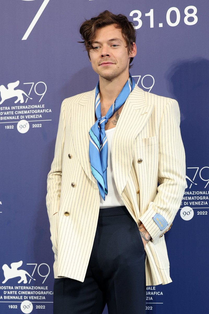 kiwiihrry's tweet photo. Hilo de todo el contenido q está saliendo de Harry Styles en el Venice Film Festival🫶rt para salvar vidas https://t.co/ZgVAfZRTrd