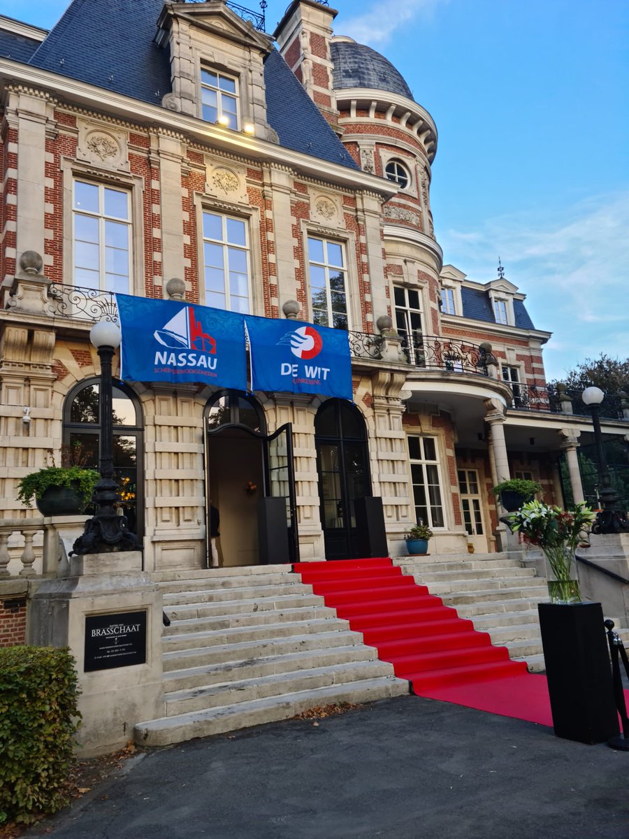 #overvorigevrijdag, 2/2, 's avonds met bijna de hele #binnenvaart bij 75 jaar #DeWitBunkeringNV. Bedankt familie De Wit, CEO @TimPeeters en team voor een onvergetelijk (#RAFC - getint) event! #binnenvaart #tankvaart