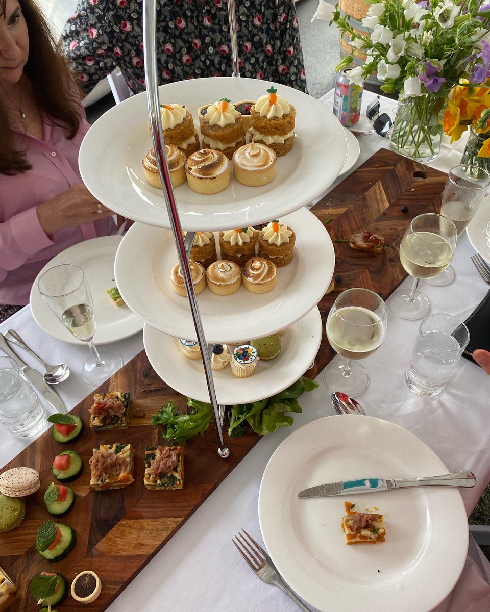 NancySommerfiel's tweet photo. What fun was had at the @carnival_flower Tipsy High Tea at Spring Bluff on Saturday!! I even got to try the special brew by @4brothersbrew for carnival. Yay!
#carnivalofflowers #tipsyhightea #funafternoon #hightea #springbluff #brew #beer https://t.co/3hLGM2gNLX