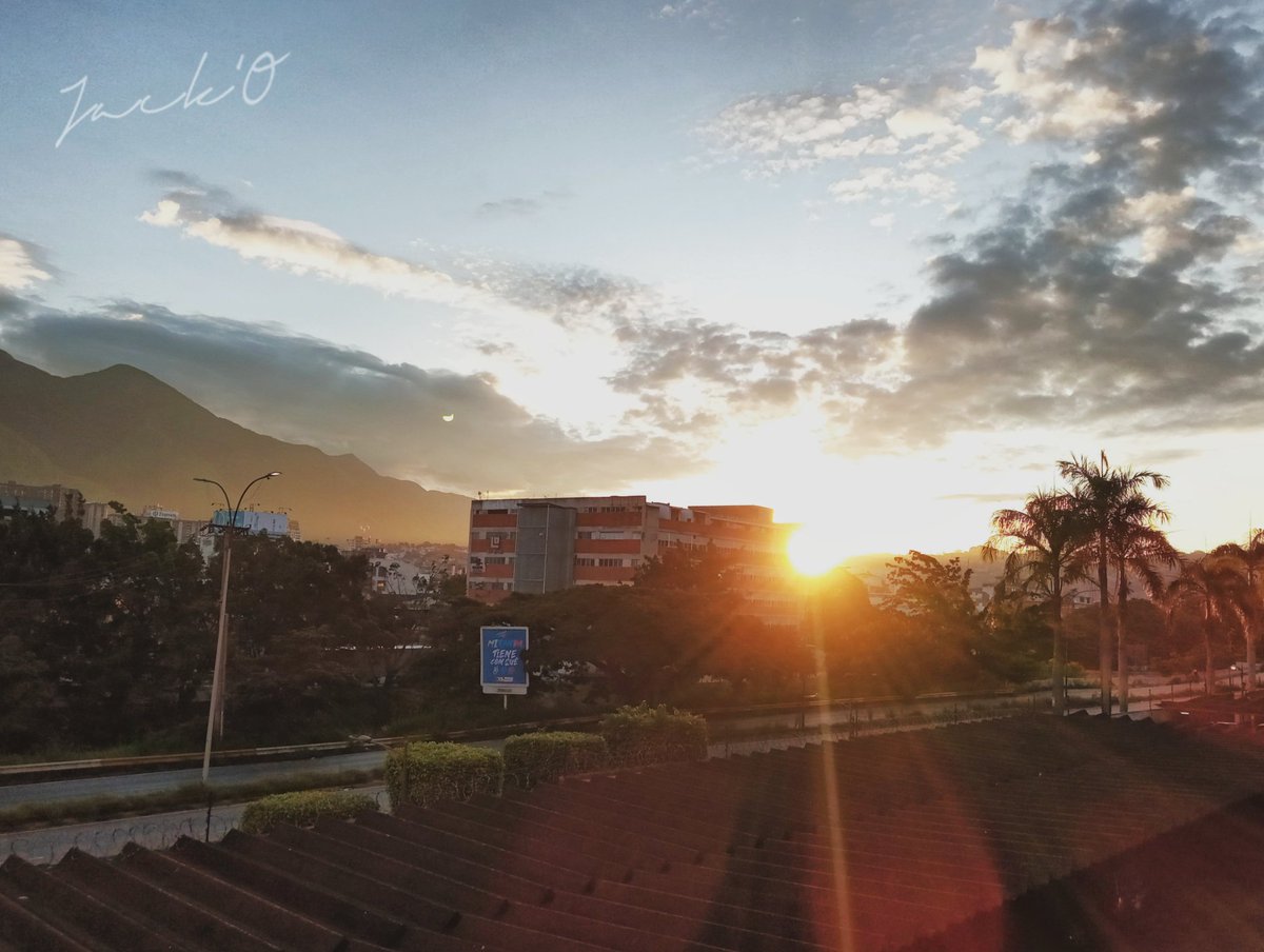 Jack_O79's tweet photo. Así como este amanecer les envío muuuucha buena vibra a todos y que este sea un Execelente Inicio de Semana 👍🏼✌🏼😉!!!
#art #photography #sunshine #CryptoCommunity #NFTCommunity #NFTLAT https://t.co/E4wUp2aWyC