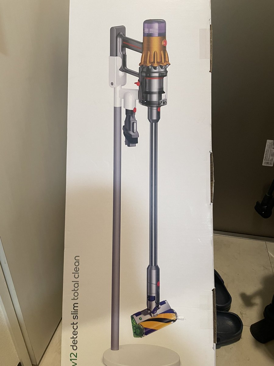 canyoneco007's tweet photo. ダイソン買ったけど、中身ほぼ段ボールやったわ。#dyson #v12 #totalclean #detectslim https://t.co/XAi3KUV9UP