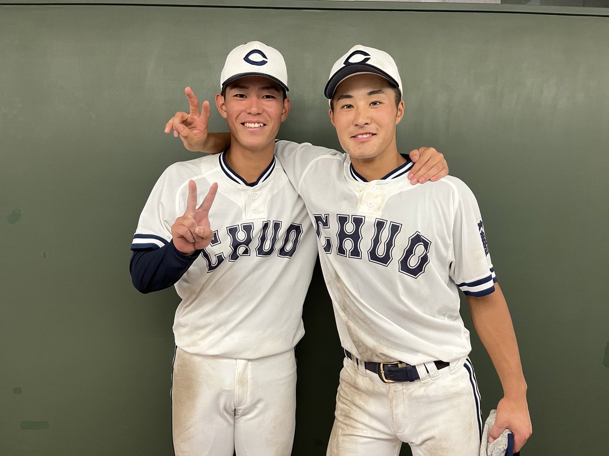 chuo_bbc's tweet photo. 【今日のヒーロー🌟】

#皆川岳飛(1年/#前橋育英)
同点に追いつくタイムリーを含む、2安打1打点の活躍！🔥

#石井巧(3年/#作新学院)
勝ち越しのタイムリー2ベースヒットを放ち、チームの逆転勝利に貢献しました！👏

#chuobbc2022 #中央日本一 #中央大学 
#東都大学野球 #開幕戦 https://t.co/3R8IWYg16I