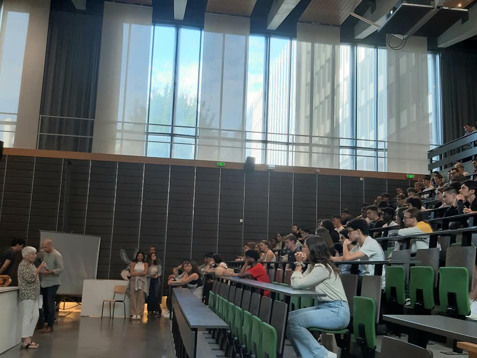 PolytechSorbonn's tweet photo. 📚 [Rentrée des PEIP1A et B] 
Bienvenue parmi nous ! 🤗
Nous vous souhaitons une bonne rentrée. Qu'elle soit source de réussite et d'épanouissement.
🖊 Bon démarrage pour ces deux années en cycle préparatoire.
#rentree2022 #Polytechsorbonne #rentreescolaire #peip #backtoschool https://t.co/QGY2fRVLtW