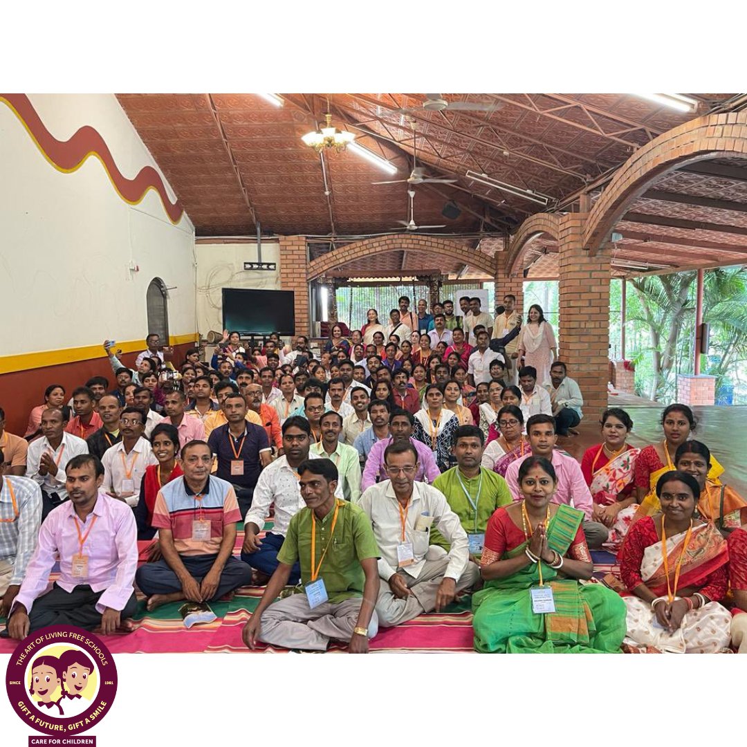 AOLProjectsMAH's tweet photo. "Knowledge can only flow when the student has faith in the teacher's wisdom &amp; the teacher has faith in the potential &amp; sincerity of the student" - Gurudev 
@SriSri
We thank our 2000 teachers for their tremendous work in ensuring each child blossoms. 
@Bhanujgd
 #HappyTeachersDay https://t.co/EIEqDSvEMK
