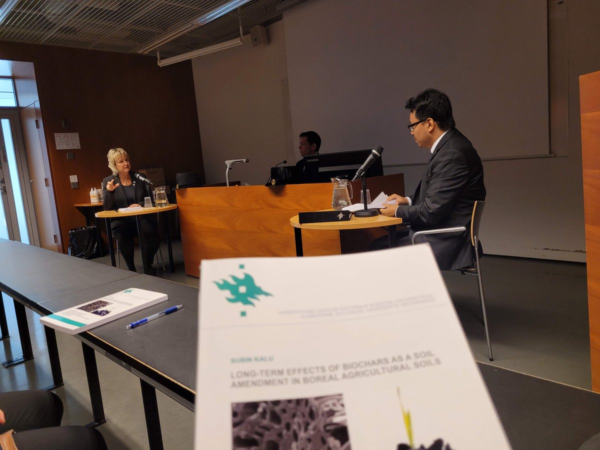 AgriChar_RG's tweet photo. We're really proud Dr. @subinkalu for your excellent doctoral defense, enjoyed the discussions with @ClaudiaKammann! Thank you! The latest #biochar doctoral thesis can be found here https://t.co/fc8MoevcLA. See the thread for main findings! @helsinkiuni @AgriForHelsinki #biohiili https://t.co/eqVHAqxxPB