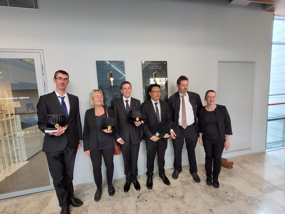 AgriChar_RG's tweet photo. We're really proud Dr. @subinkalu for your excellent doctoral defense, enjoyed the discussions with @ClaudiaKammann! Thank you! The latest #biochar doctoral thesis can be found here https://t.co/fc8MoevcLA. See the thread for main findings! @helsinkiuni @AgriForHelsinki #biohiili https://t.co/eqVHAqxxPB