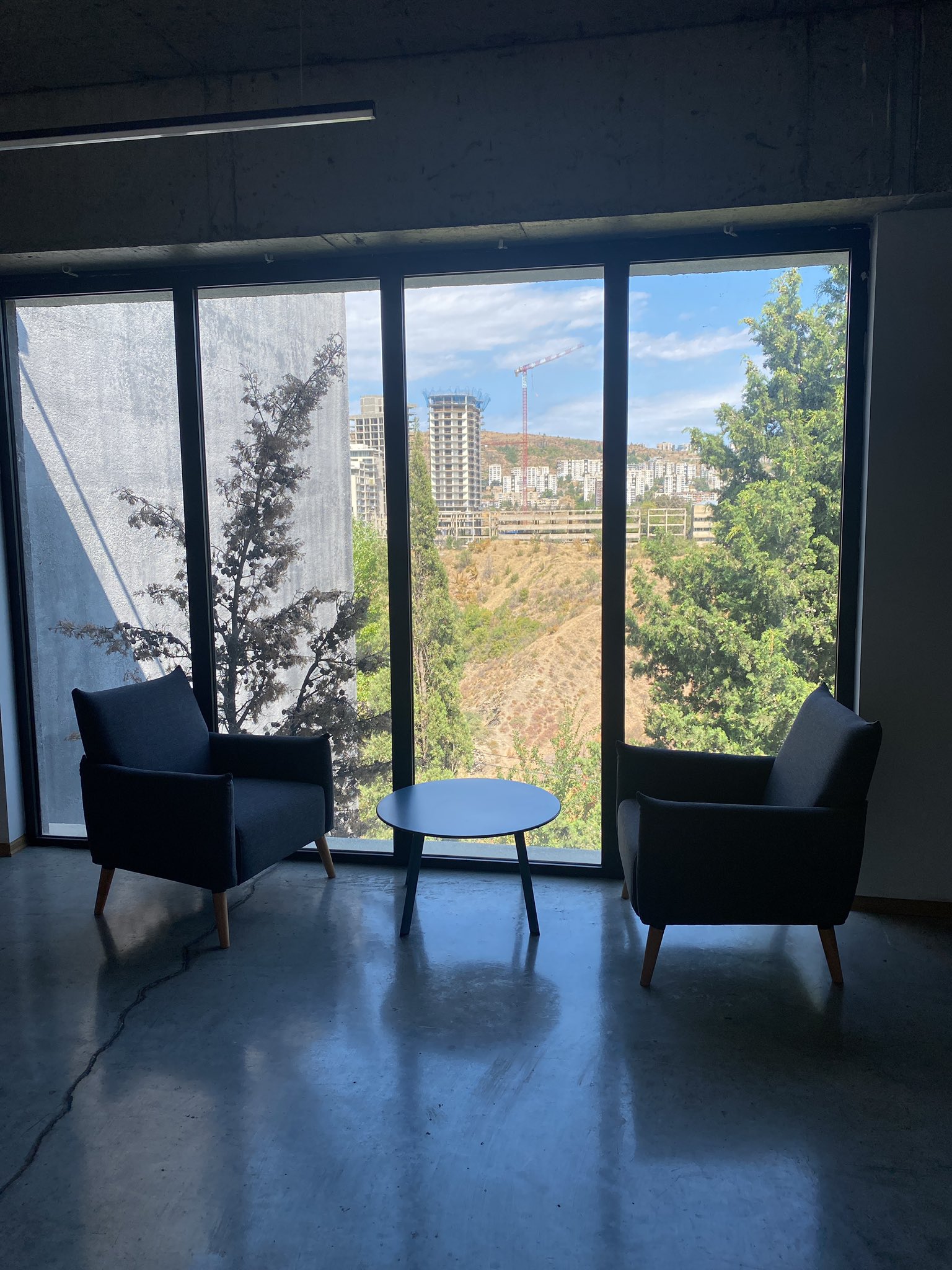 Кэти Нечмоняшвили on Twitter: "Кайфую в офисе… жесть оказывается можно ...