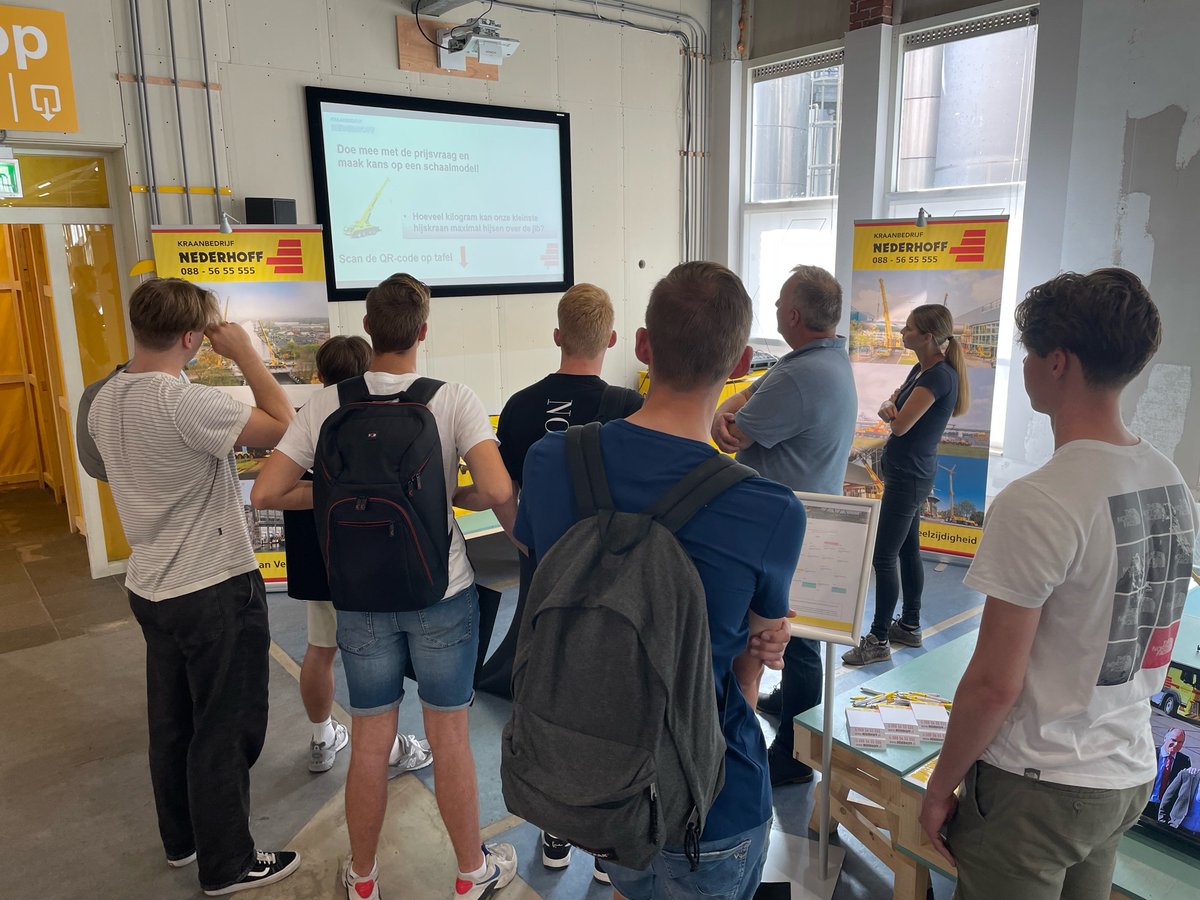 EXPOGOUDAMAAKT's tweet photo. Studenten MBO Rijnland maken kennis met Goudse bedrijven: Compaxo, Kraanbedrijf Nederhoff, Elektro Technisch Bureau A. Hogenes, Cargill, Geofoxx, GoudaHolland Mokveld. Ook zo geeft #expogoudamaakt Gouda door!  #expogoudamaaktkennis #gouda #geefgoudadoor #gouda750 @gouda750jaar https://t.co/PVmvi4DLHN