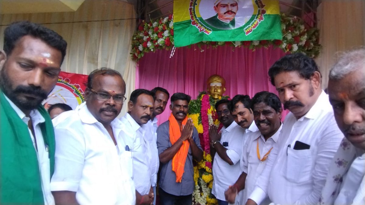 iramannatu's tweet photo. செக்கிழுத்த செம்மல் 
அய்யா வ.உ.சிதம்பரம் பிள்ளை அவர்களின் 151 வது பிறந்த தினத்தை முன்னிட்டு  அன்னாரது திருவுருவச் சிலைக்கு மாலை அணிவித்து மரியாதை செலுத்தப்பட்டது..

Narendra Modi 
K.Annamalai 
Pon V Balaganapathy 
GBS Nagendran https://t.co/OpKEguEsqe