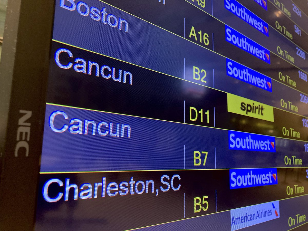 erick_ferris's tweet image. Muggy Monday Mayhem w/ @MarkRoperTV! …but we’re inside air-conditioned @BWI_Airport deciding which Cancun flight we want to board! #GMM2 #HowWillTheyKnow 🍹🍸🏖