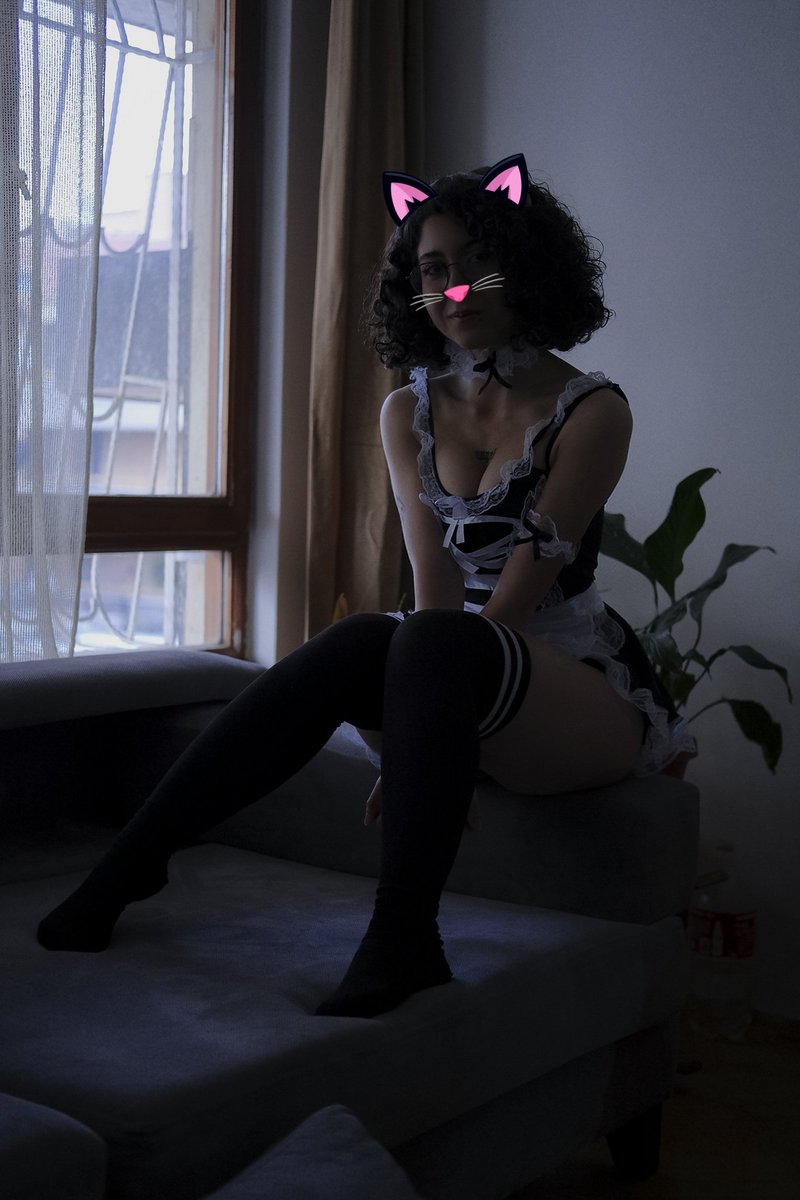 Günaymış meeooww butün gün evdeyim show steyen dm 🐈