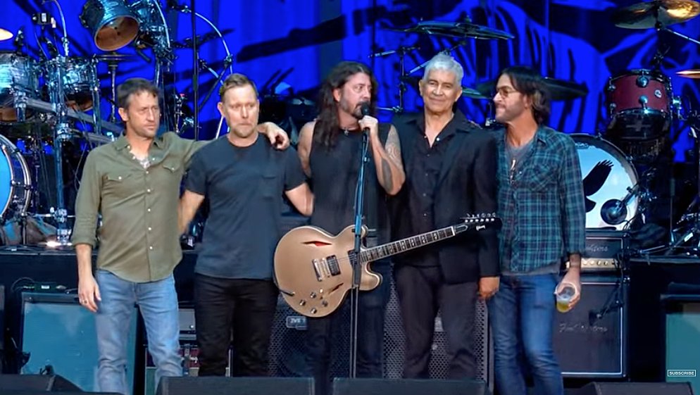 BigRock_Roll's tweet photo. Foo Fighters recebe convidados especiais no tributo emocionante à Taylor Hawkins, em Londres
https://t.co/kRIBiBp4oR

#FooFighters #TaylorHawkins #TaylorHawkinsTribute #BigRockNRoll @foofighters @taylorhawkins https://t.co/pMI0DfGBjm