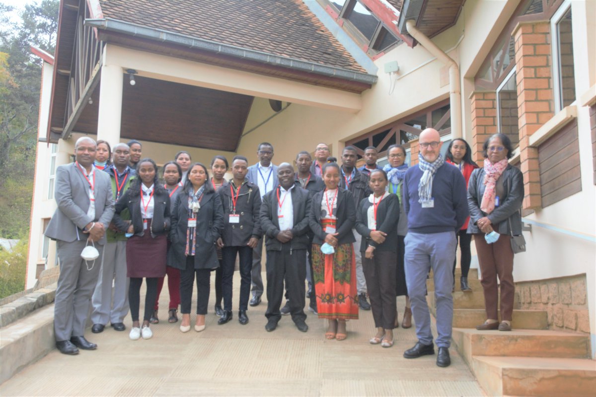 pasteurMG's tweet photo. #ProjetRise. La formation « Diagnostic microscopique du #paludisme » organisée conjointement par le Programme National de Lutte contre le #paludisme et @pasteurMG, débute ce jour. 12 professionnels de santé issus de 11 districts de Madagascar suivront cette formation de 15 jours https://t.co/klEAmIIkYB