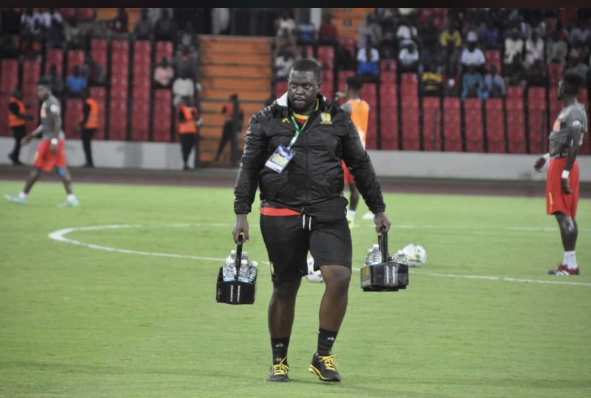 Kosi_foottalk's tweet image. Eko Pearl Mokase, Kit Manager of the Indomitable lions on active duty with the intermediate lions.

Definitely satisfied after the brilliant performance from the boys last night at the Roumde Adjia stadium.

#fecafoot #kitmanager #football #cameroon